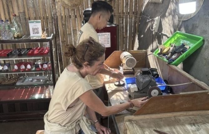 Silver jewelry making class with a Balinese artisan in Bali